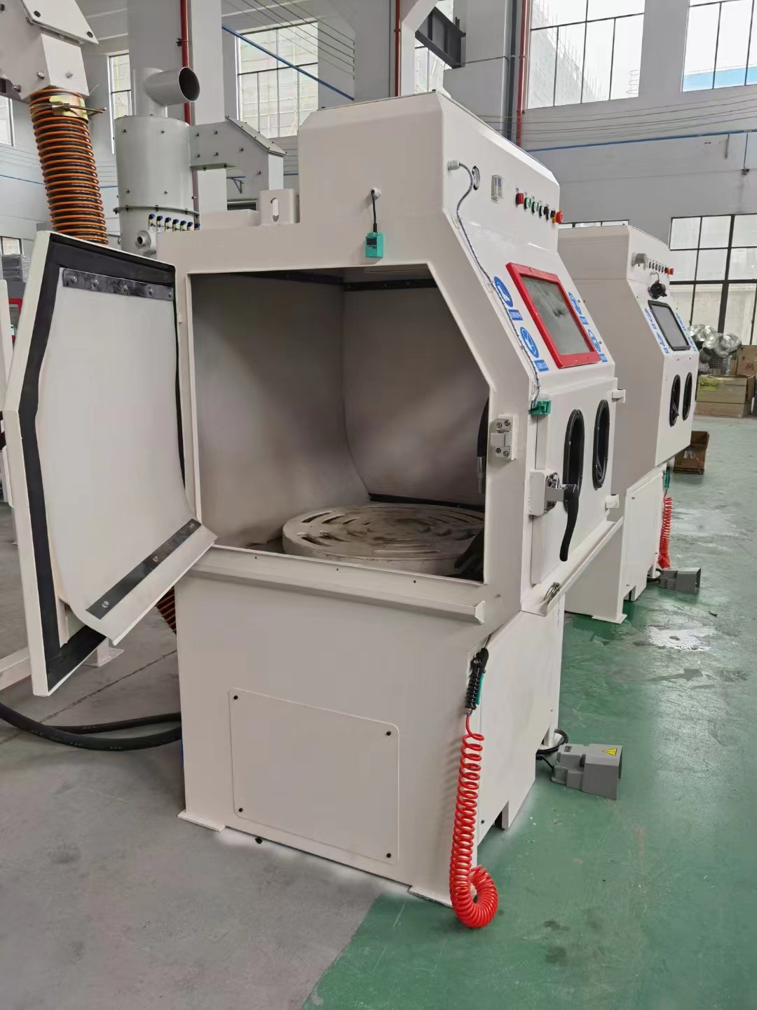 鹤壁移动式抛丸机的工作原理?